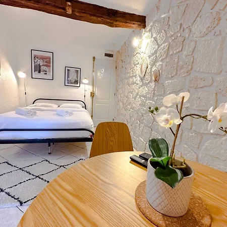 V1-studio Au Centre De La Vieille Avec Ac Apartment Antibes